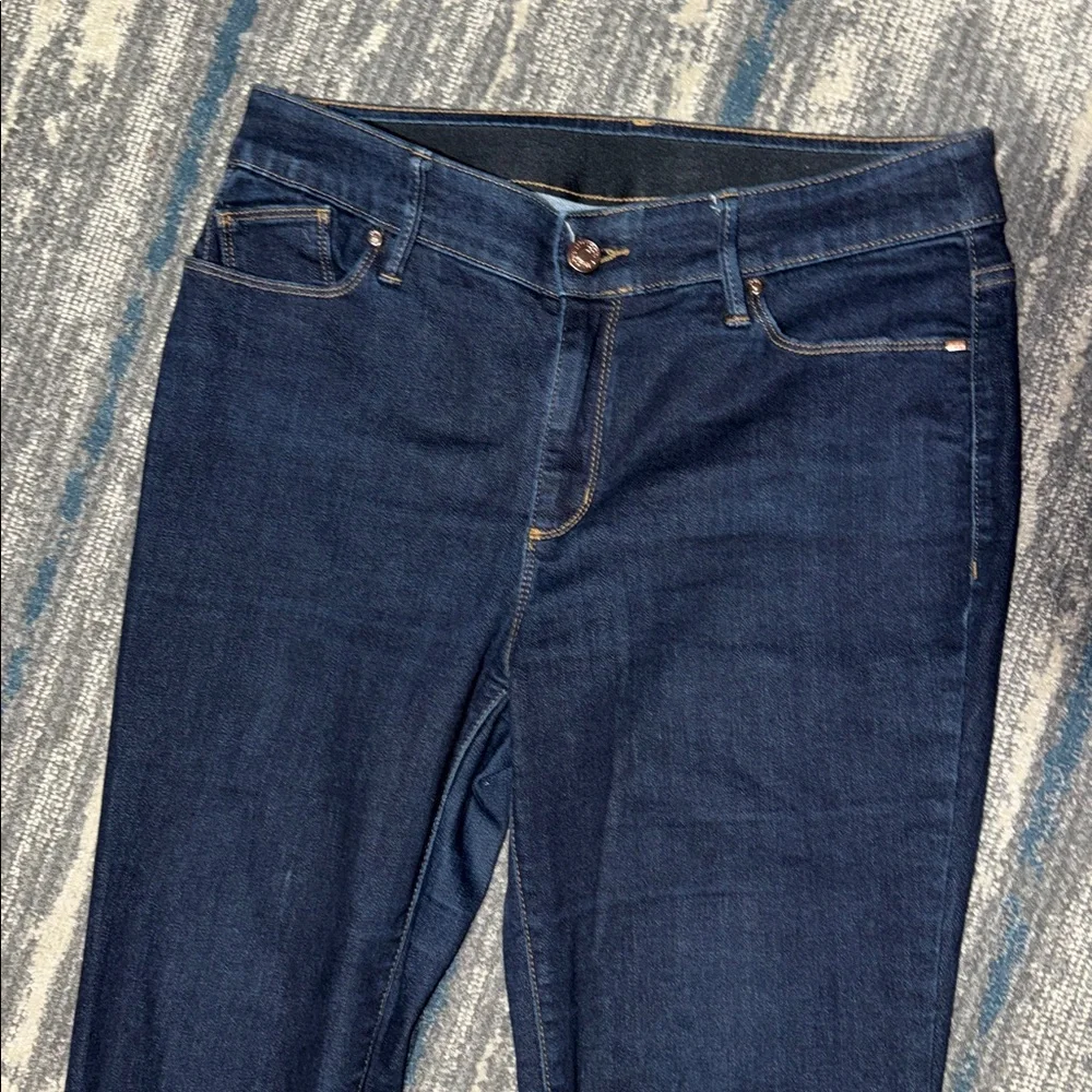 Size 6 = 0.5 Chicos Dark Blue Jeans. Like New Condition - Picture 3 of 4